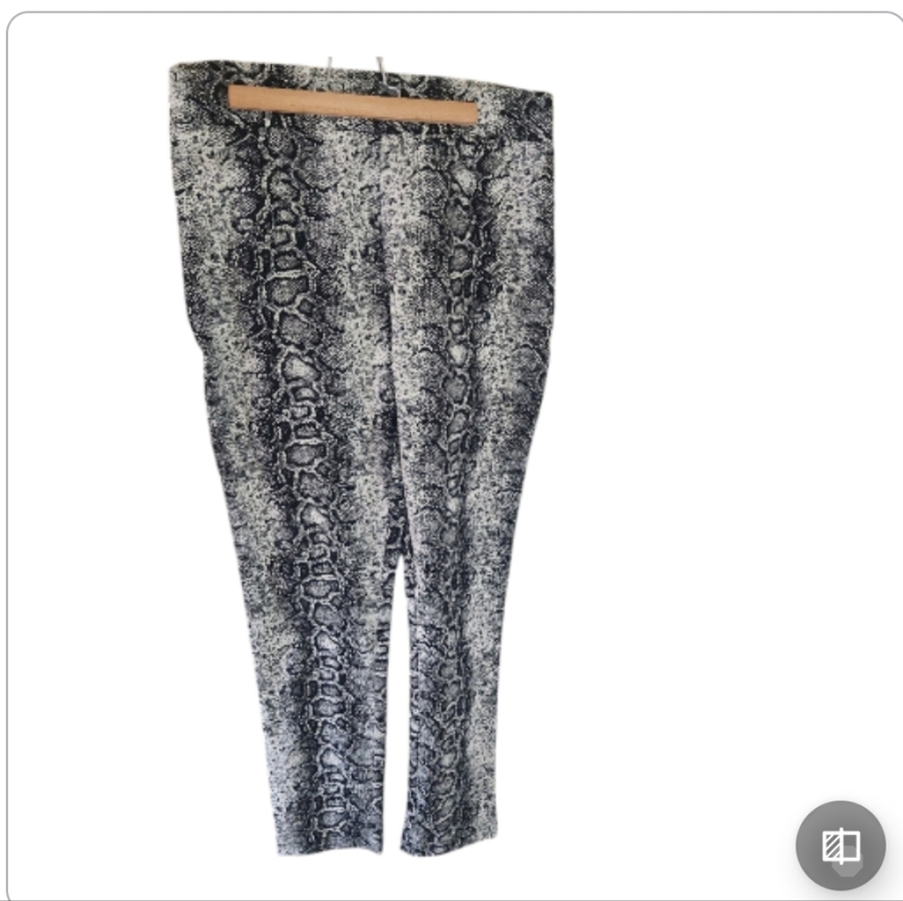 Calvin Klein Snake Print Pull On Skinny Pants, 12